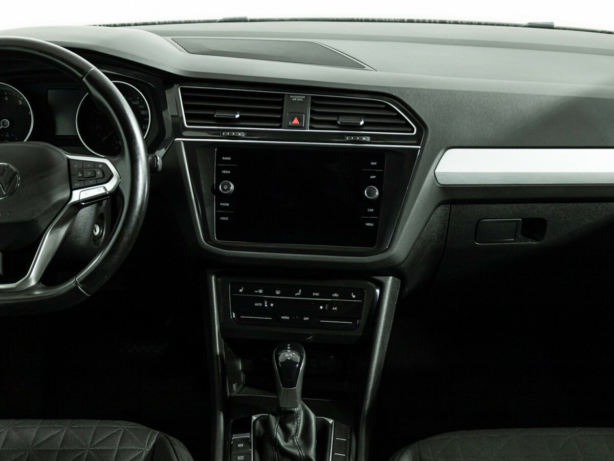 Volkswagen Tiguan II Рестайлинг, 2021 Фото №14