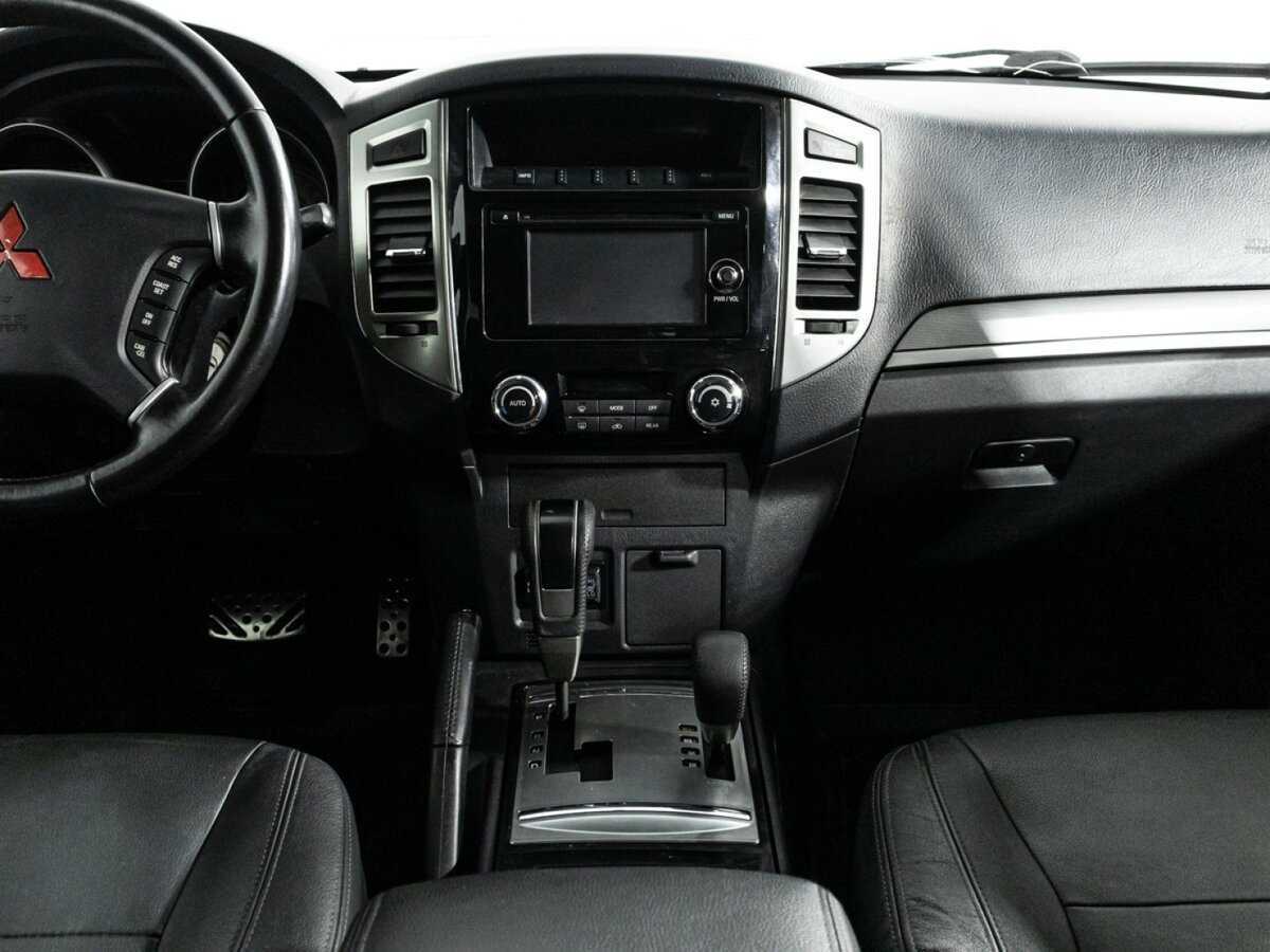 Mitsubishi Pajero, 2015 Фото №12