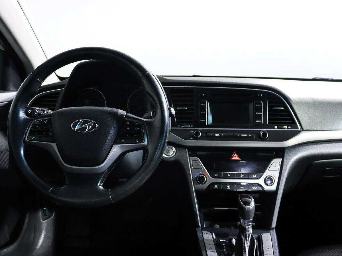 Hyundai Elantra, 2018 Фото №8