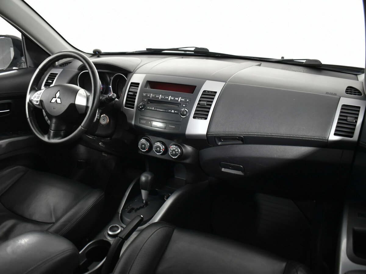 Mitsubishi Outlander II Рестайлинг, 2012 Фото №8