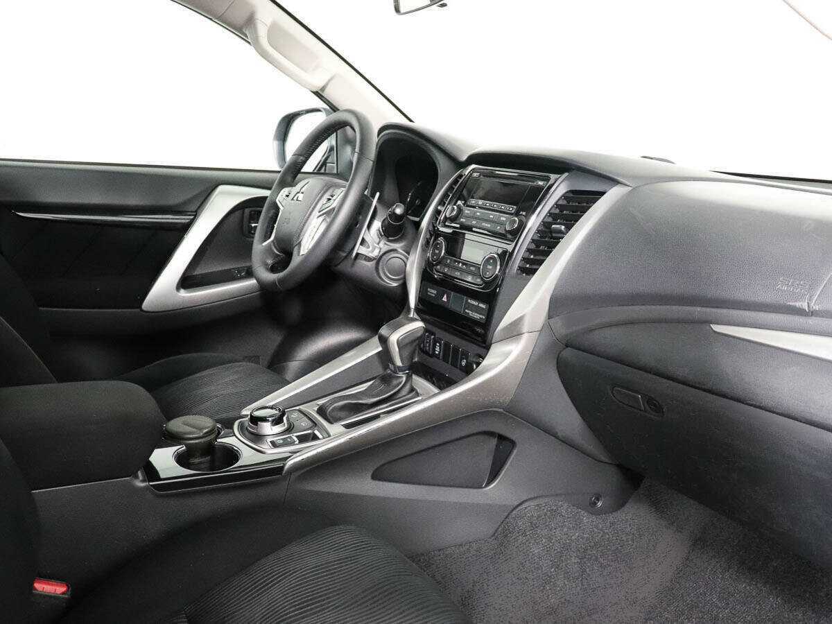 Mitsubishi Pajero Sport, 2018 Фото №7