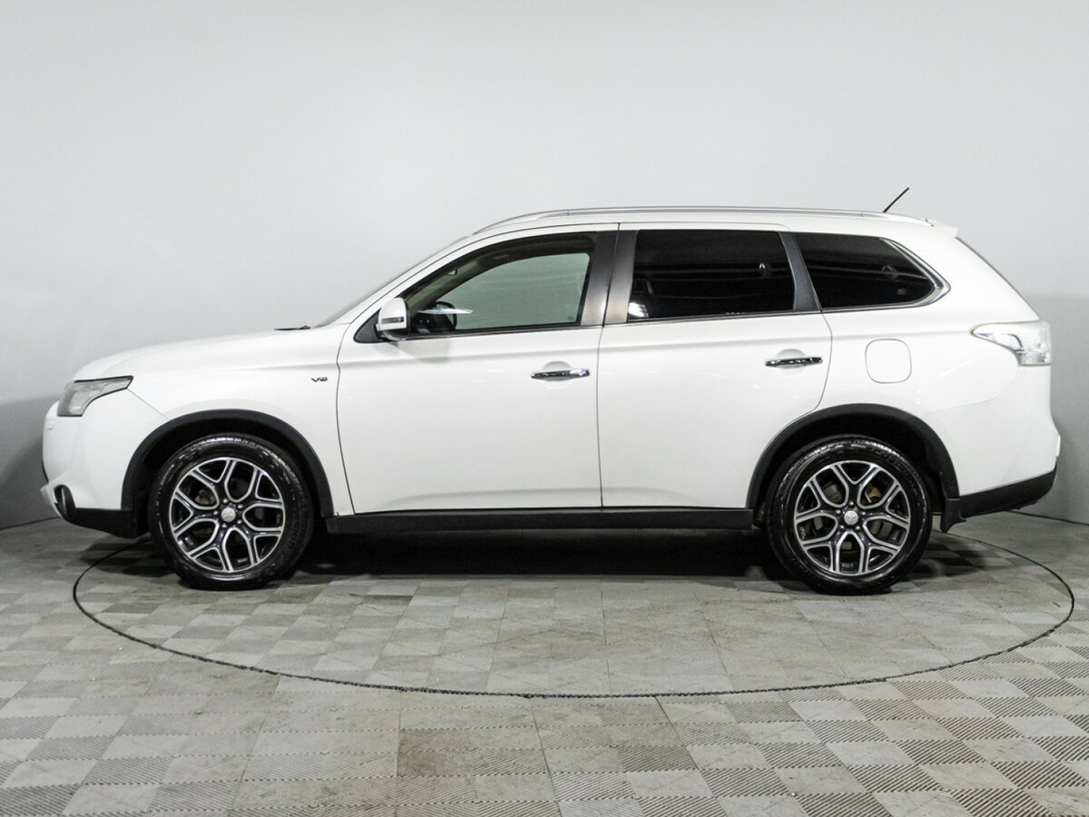 Mitsubishi Outlander III Рестайлинг, 2014 Фото №8