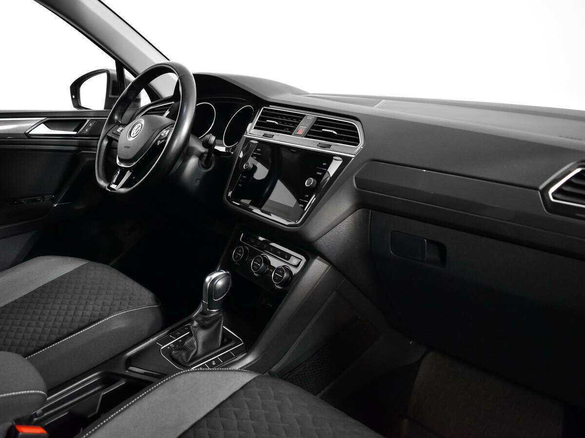 Volkswagen Tiguan L, 2018 Фото №8