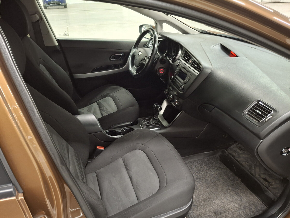 Kia Ceed II Рестайлинг, 2015 Фото №11