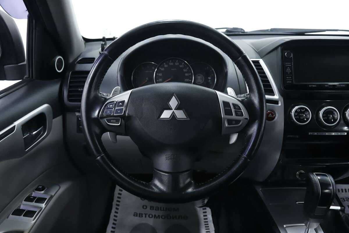 Mitsubishi Pajero Sport, 2015 Фото №11