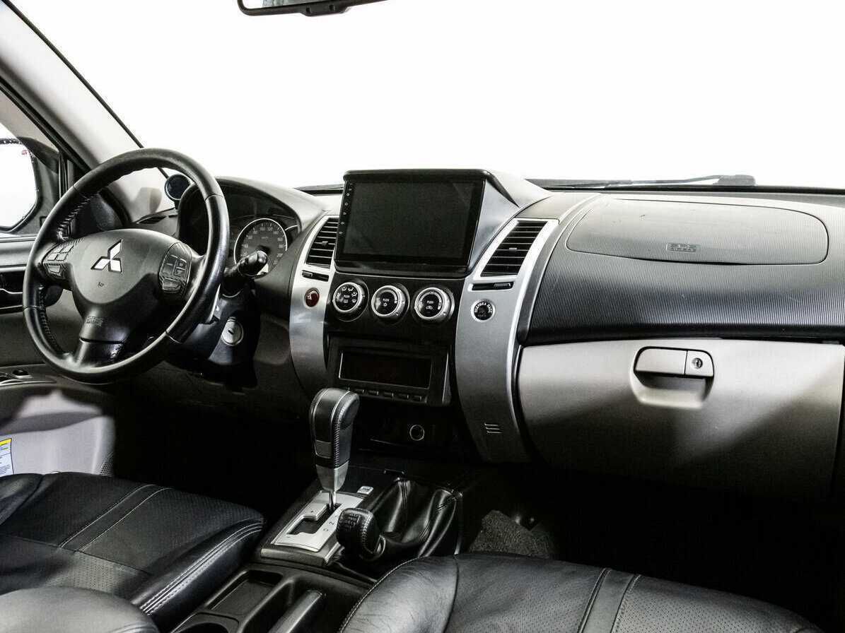 Mitsubishi Pajero Sport, 2014 Фото №9
