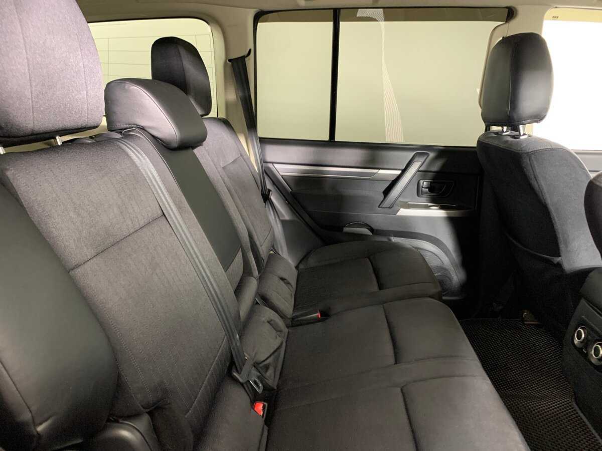 Mitsubishi Pajero, 2015 Фото №18