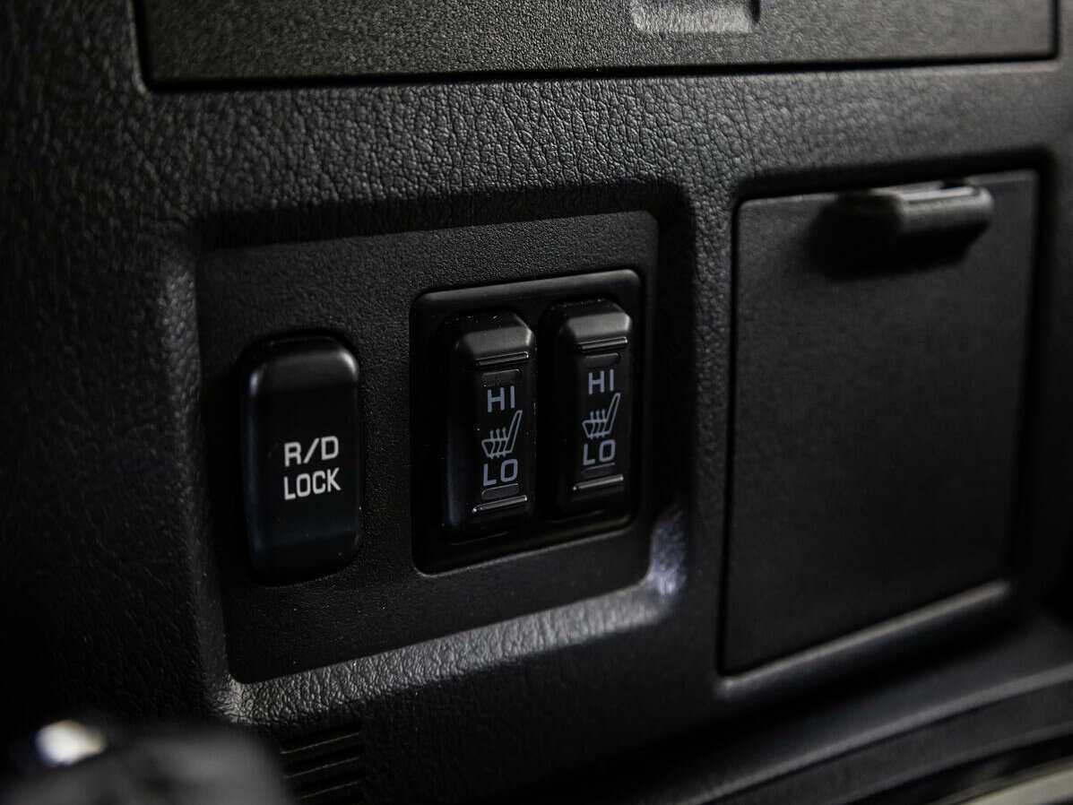 Mitsubishi Pajero, 2018 Фото №12