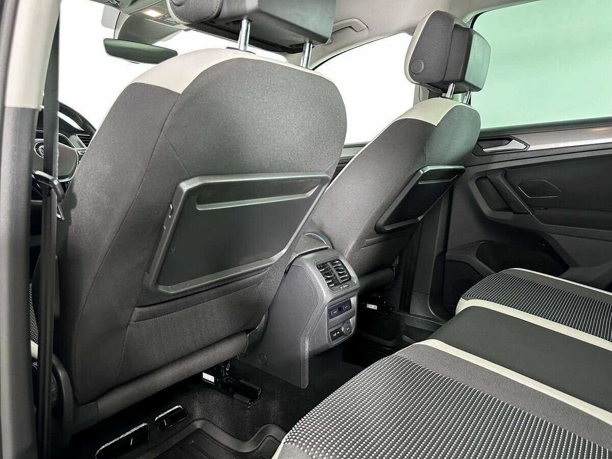 Volkswagen Tiguan, 2019 Фото №16