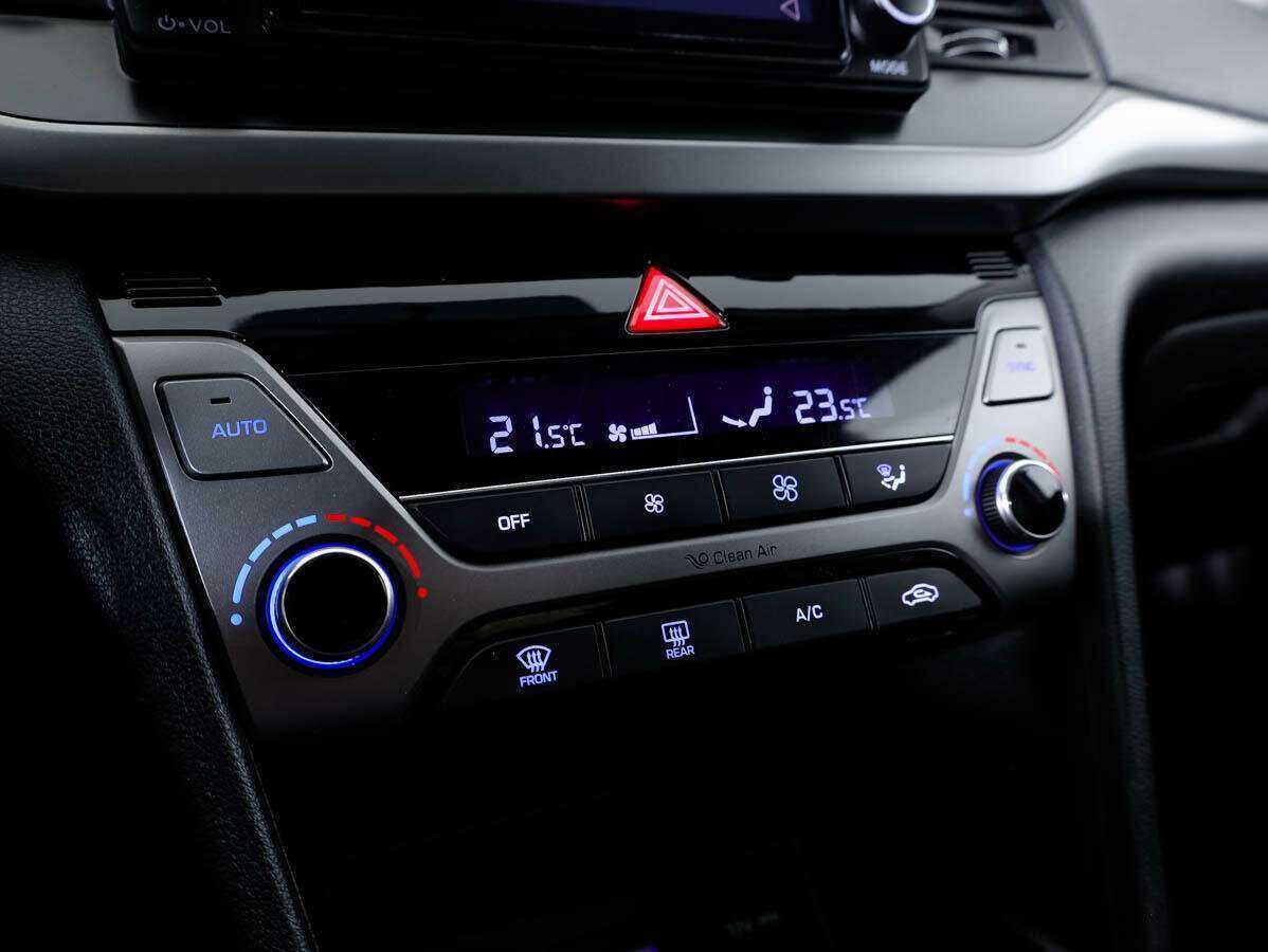 Hyundai Elantra, 2018 Фото №16