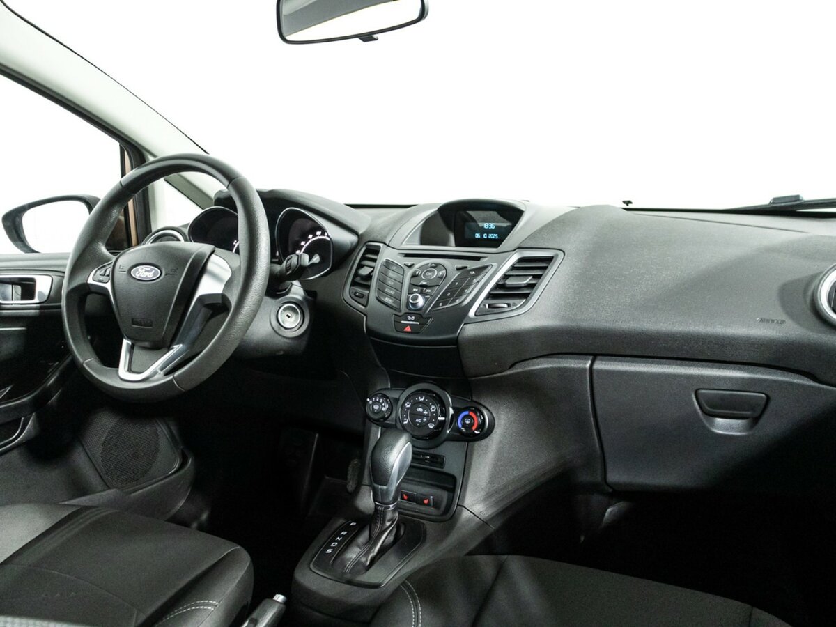Ford Fiesta Mk6 Рестайлинг, 2016 Фото №9