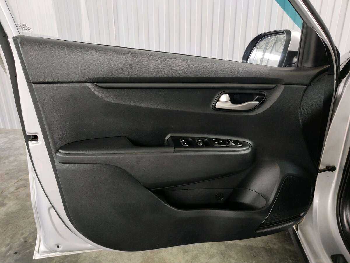 Kia Rio X-Line, 2019 Фото №12