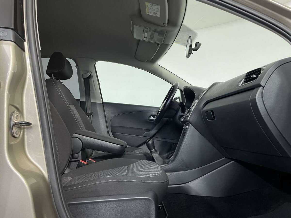 Volkswagen Polo, 2015 Фото №13