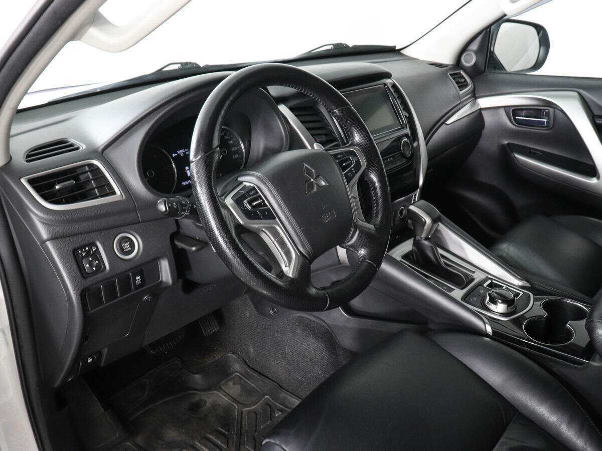 Mitsubishi Pajero Sport, 2018 Фото №9