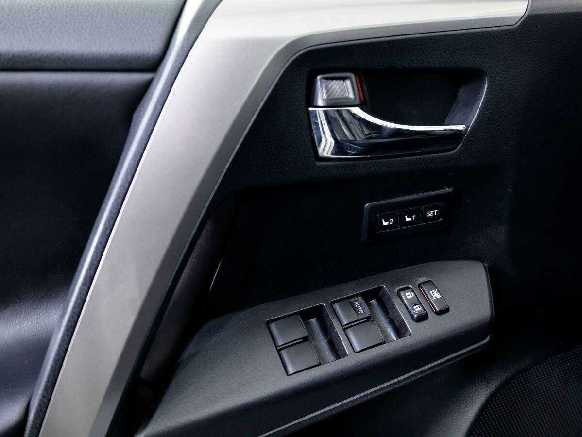 Toyota RAV4, 2018 Фото №18