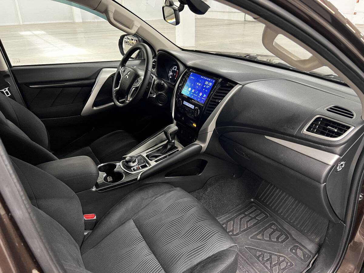 Mitsubishi Pajero Sport, 2018 Фото №10