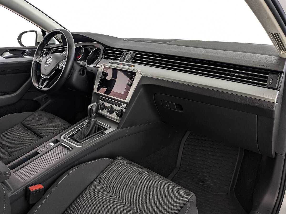 Volkswagen Passat, 2019 Фото №13