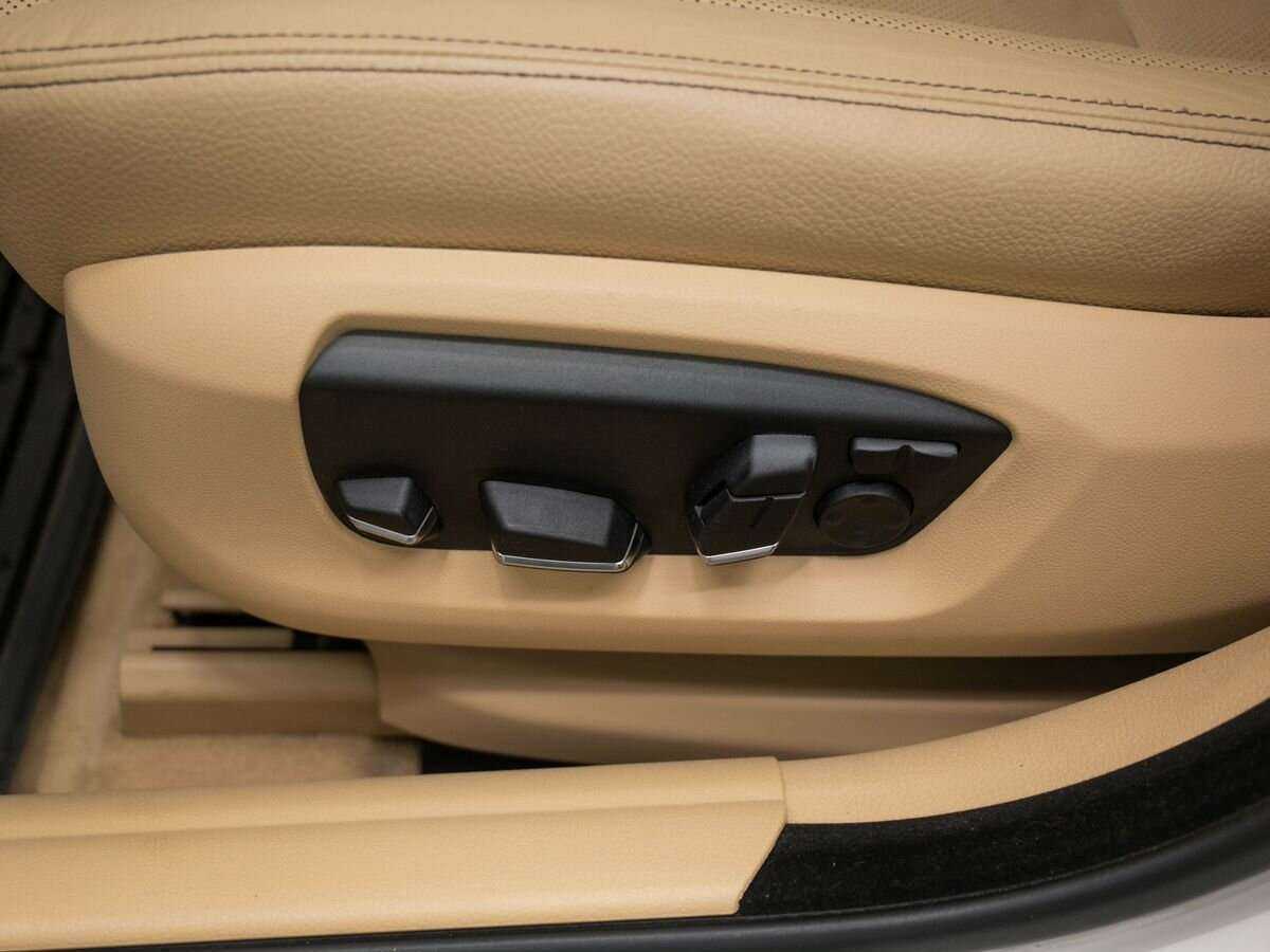 BMW 5 серии 530d xDrive, 2015 Фото №15