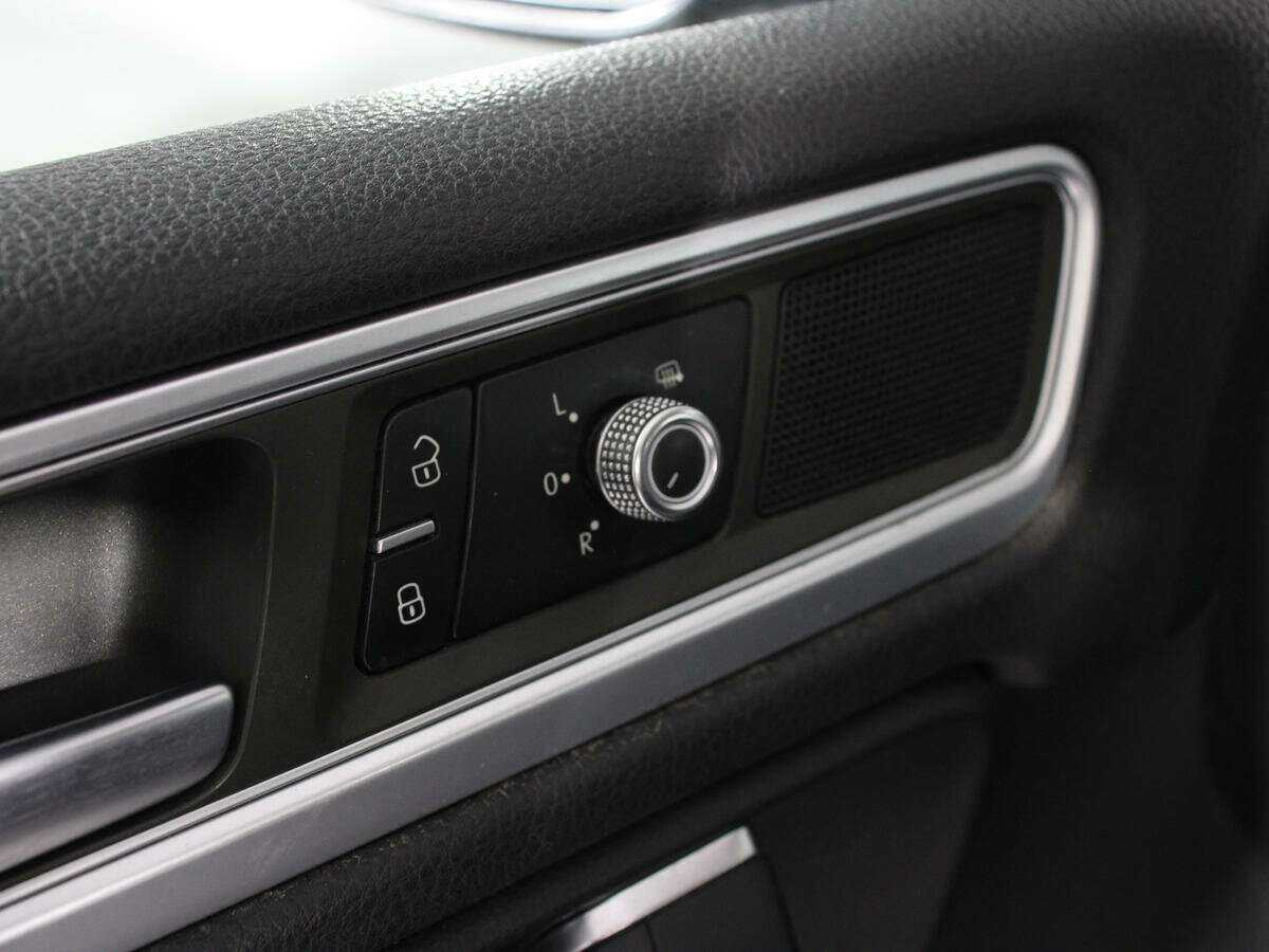 Volkswagen Touareg, 2015 Фото №17