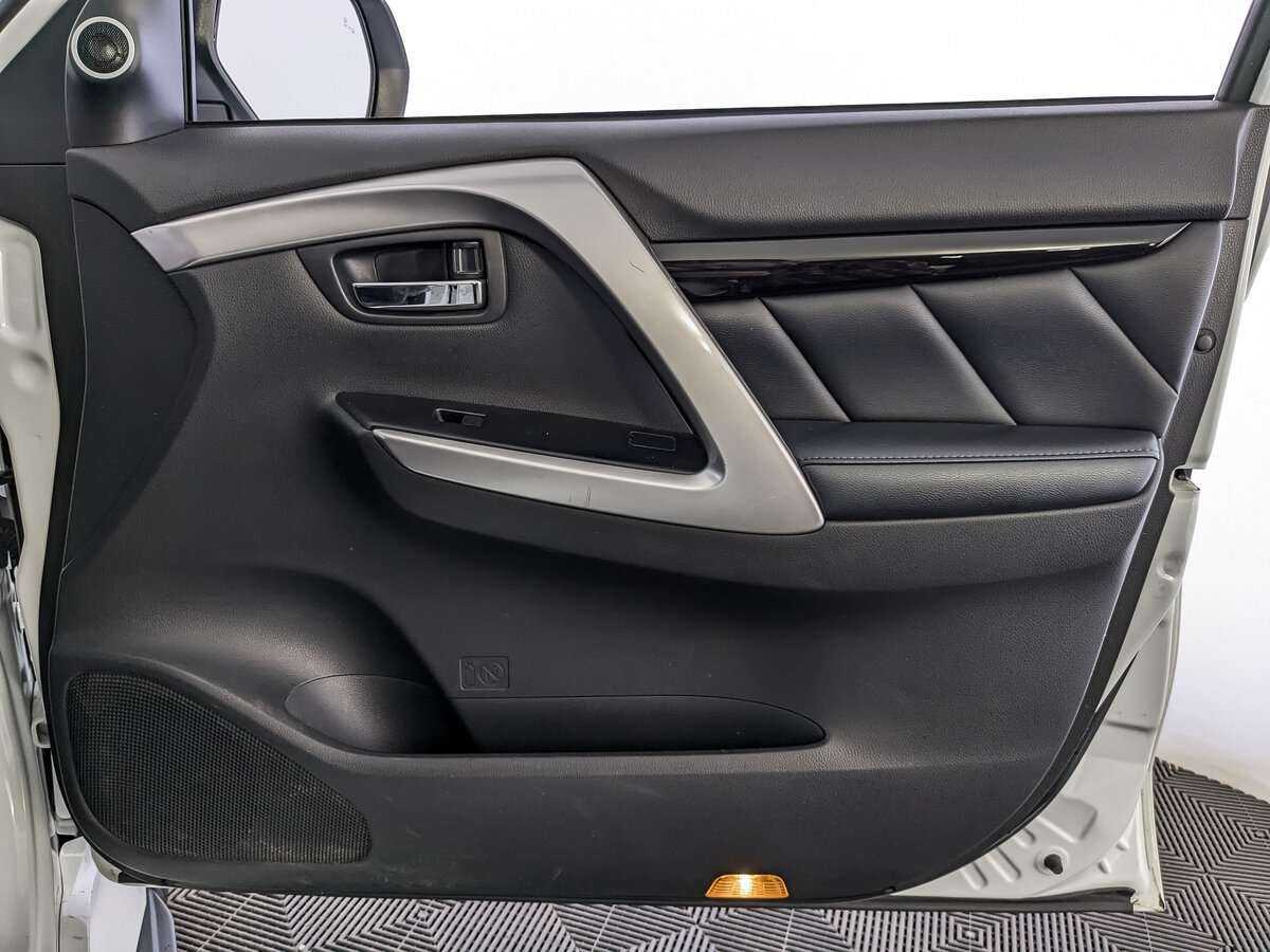 Mitsubishi Pajero Sport, 2017 Фото №21