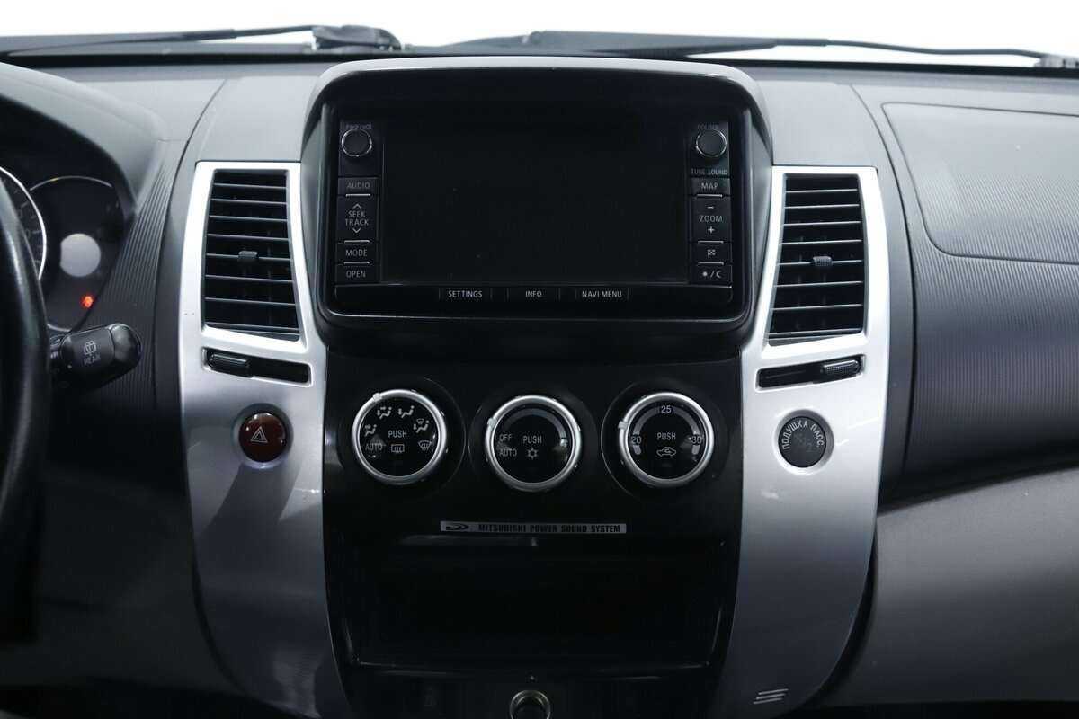 Mitsubishi Pajero Sport, 2015 Фото №12