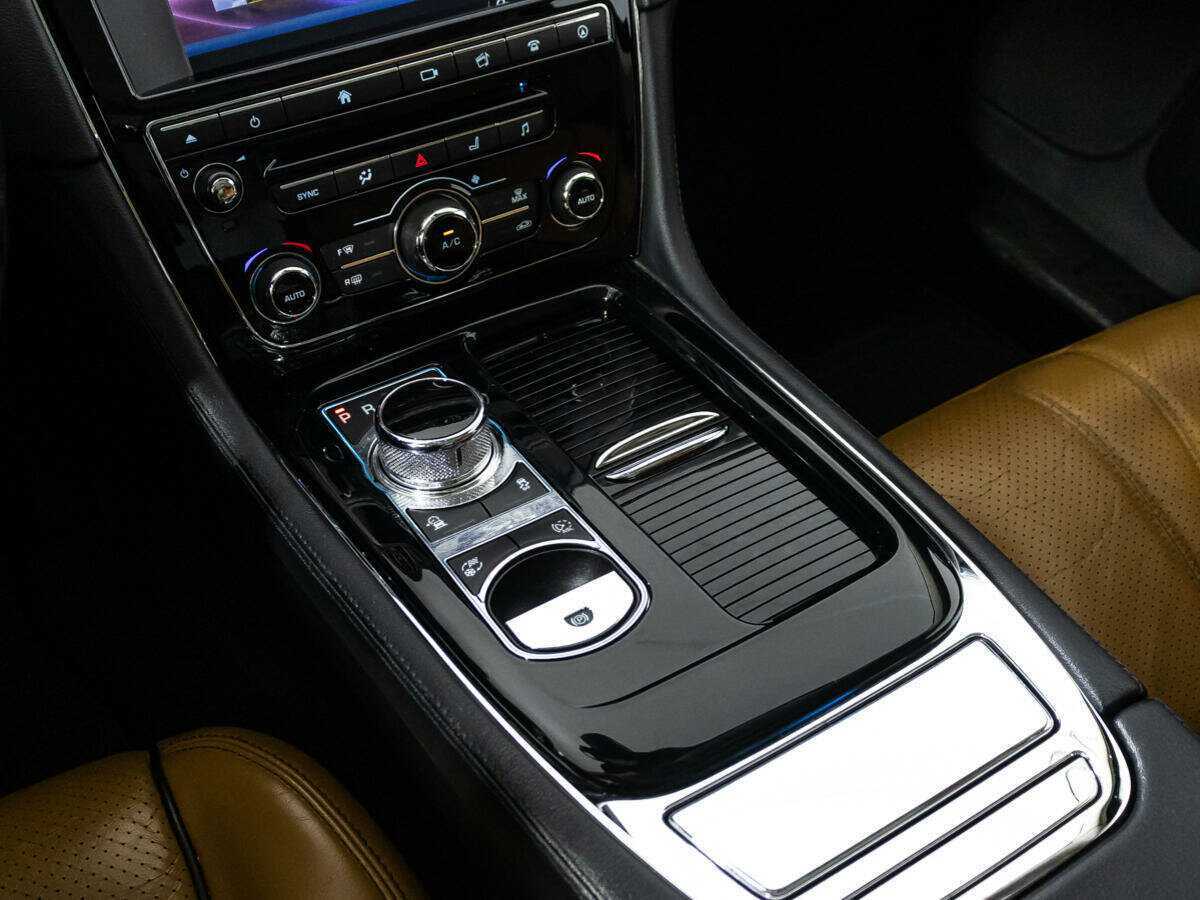 Jaguar XJ LWB Long, 2016 Фото №24