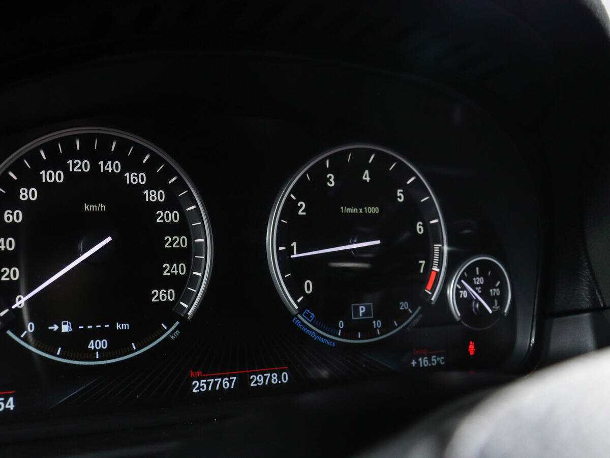 BMW 5 серии 520i, 2014 Фото №9