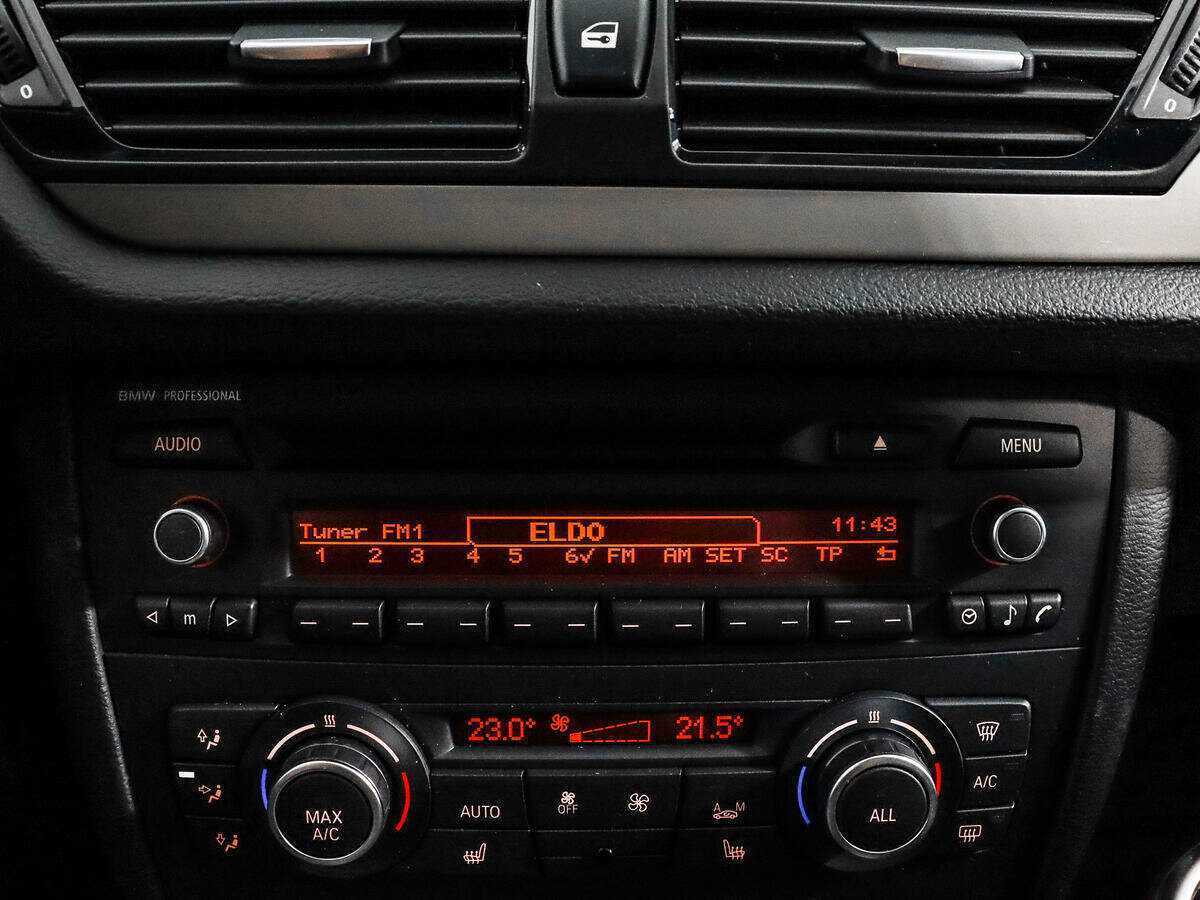 BMW X1 18i, 2014 Фото №14