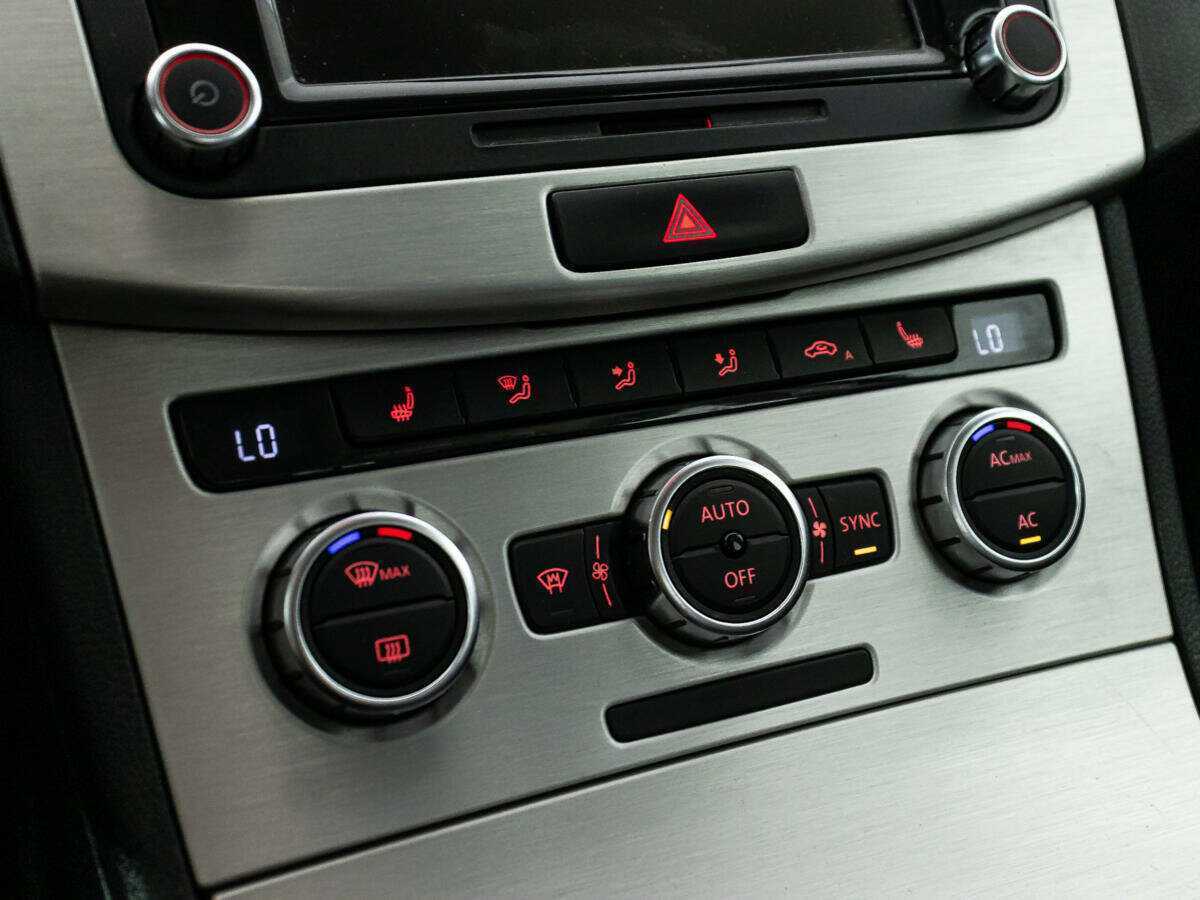 Volkswagen Passat, 2012 Фото №16