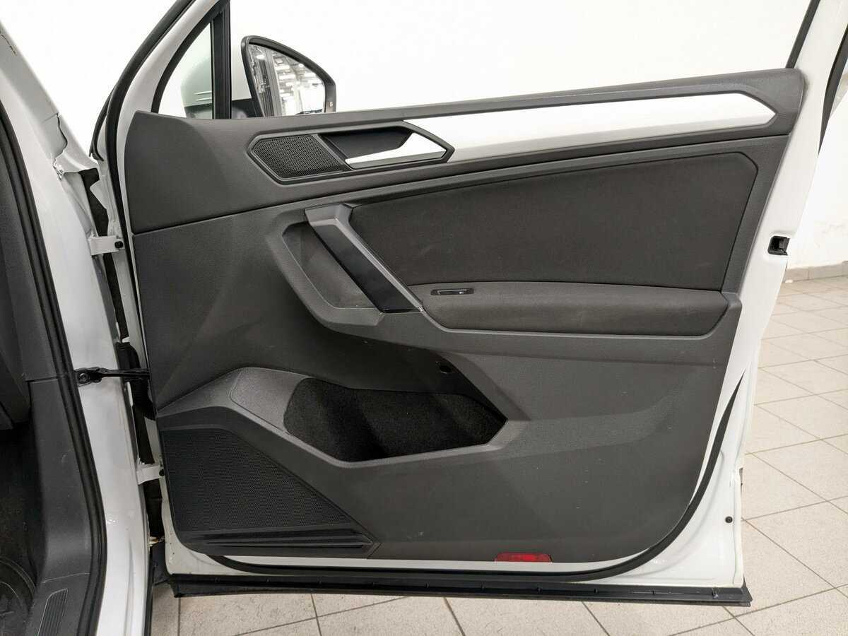 Volkswagen Tiguan, 2021 Фото №24
