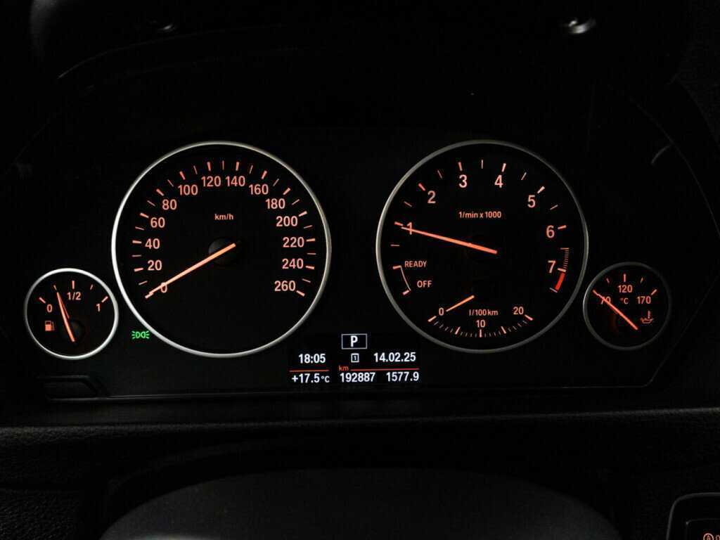 BMW 3 серии 320i, 2016 Фото №12