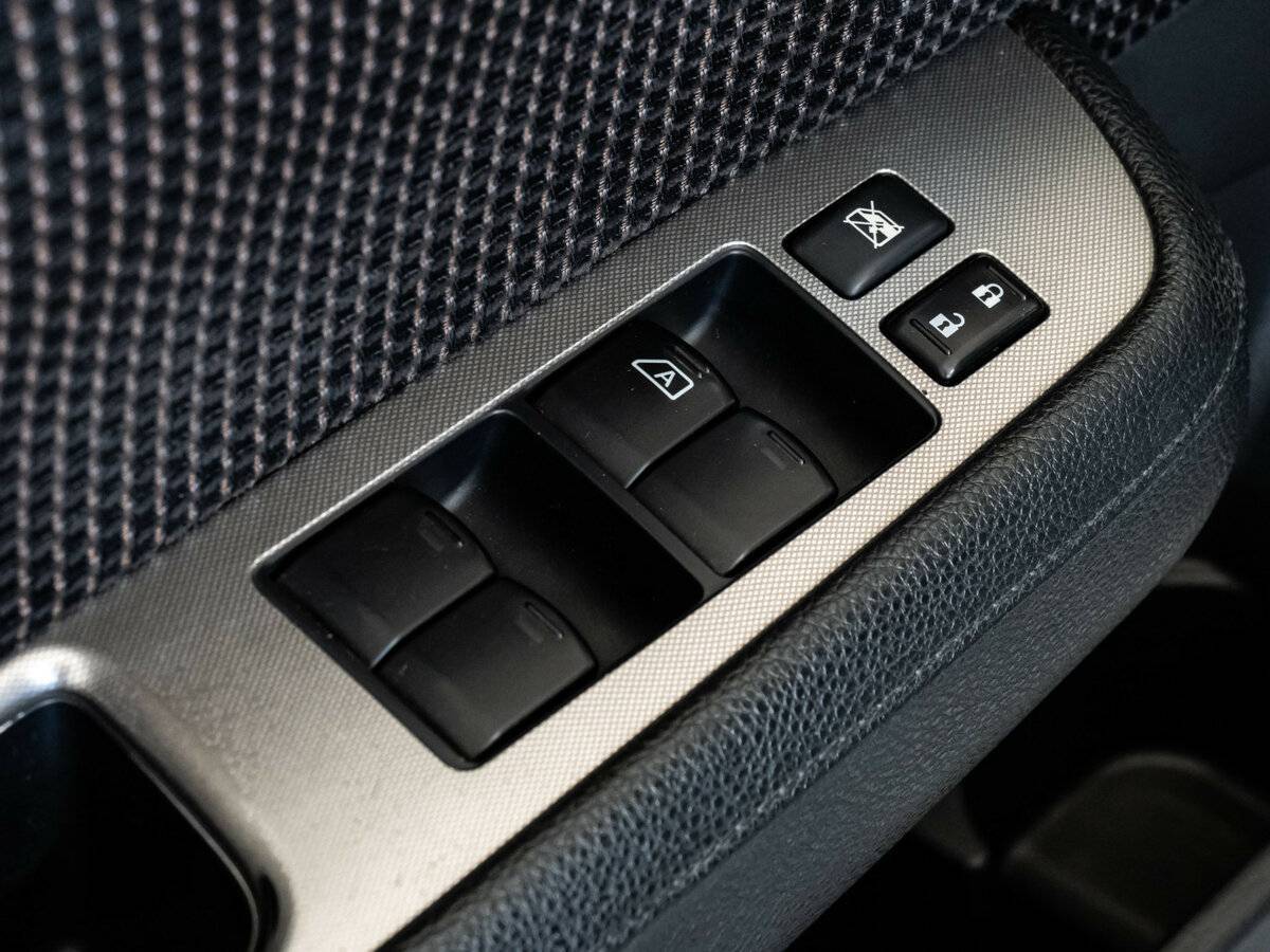 Nissan Tiida, 2013 Фото №12