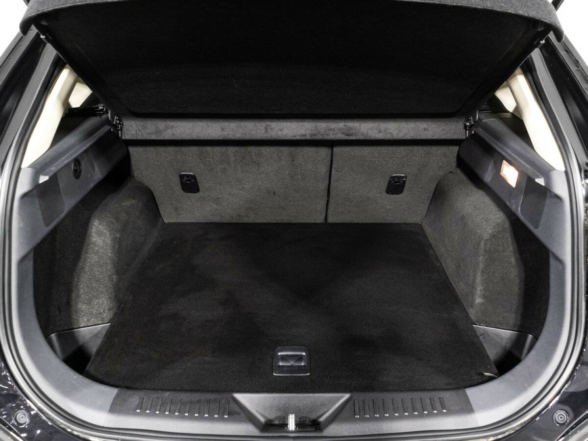 FAW Bestune T77, 2022 Фото №15