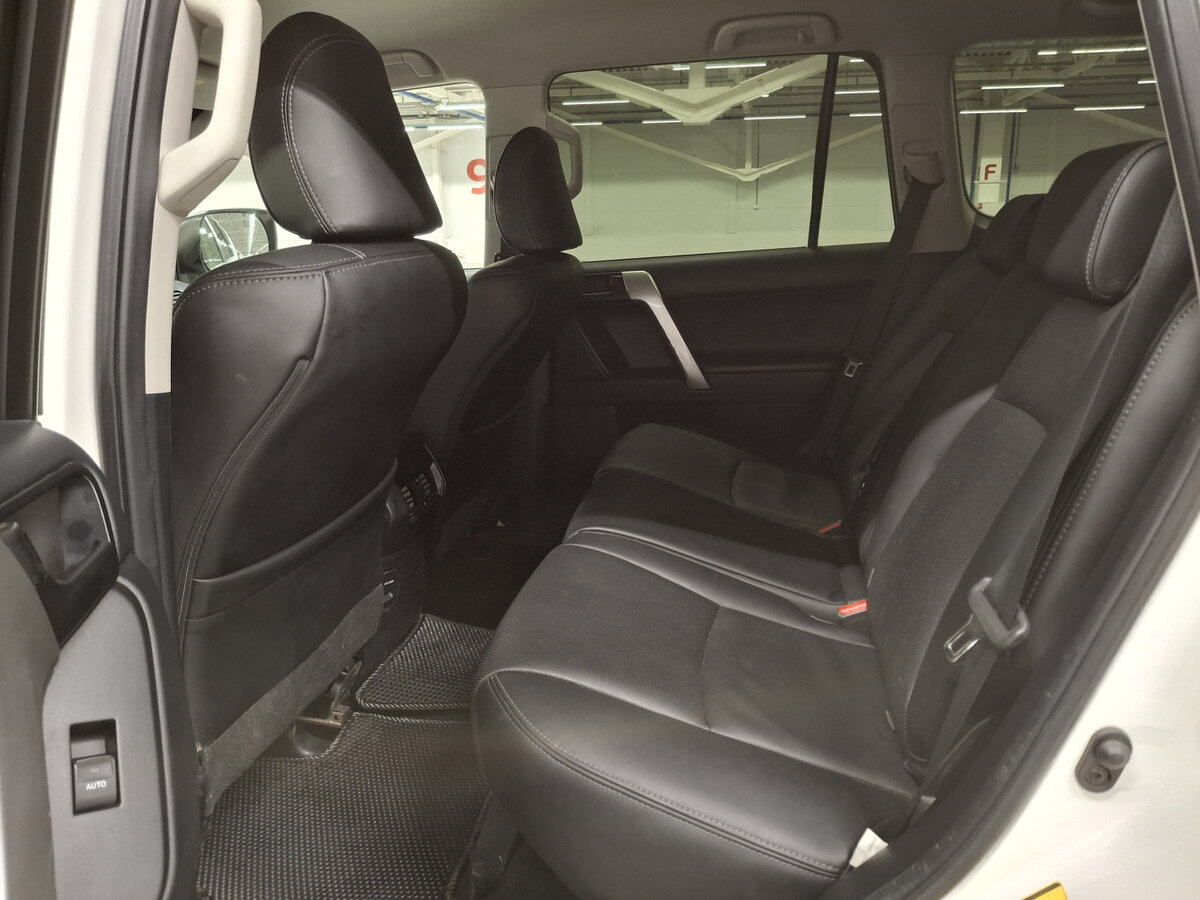 Toyota Land Cruiser Prado 150 Series Рестайлинг 1, 2014 Фото №9