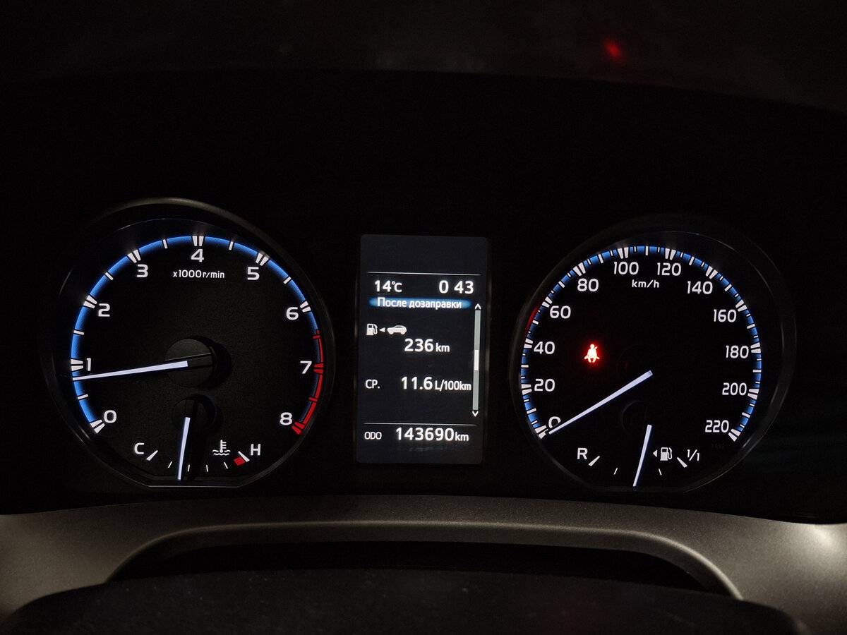 Toyota RAV4 IV (XA40) Рестайлинг, 2015 Фото №12