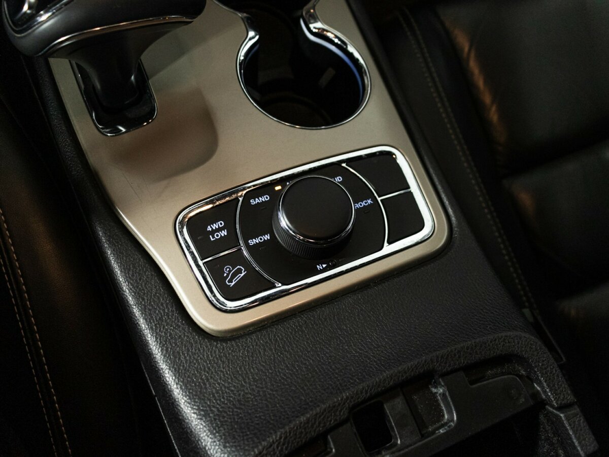 Jeep Grand Cherokee IV (WK2) Рестайлинг, 2015 Фото №20