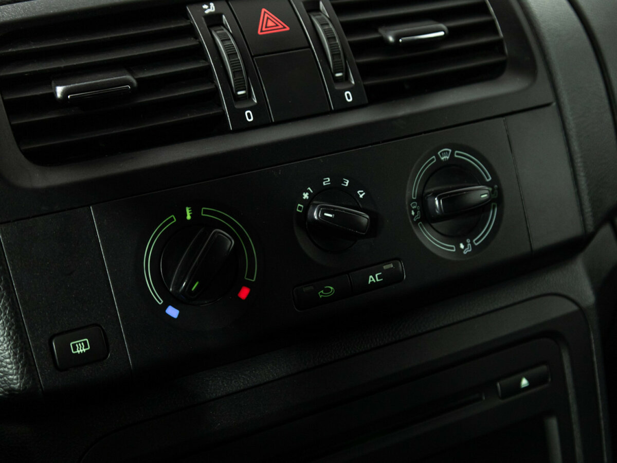 Skoda Fabia II Рестайлинг, 2014 Фото №13